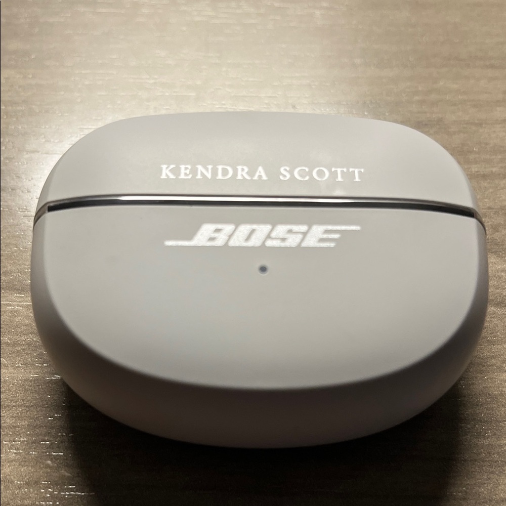 Bose True Wireless Earbuds in Light Gray with Silver Accents - Picture 2 of 4